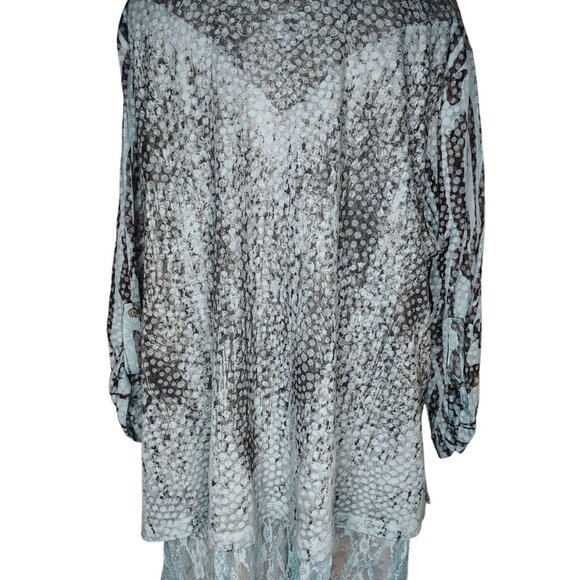 Ali Miles 1X Blue Leopard Print Tunic Top, 1/4 Button, Roll Tab Sleeve, Lace Hem - Picture 4 of 7